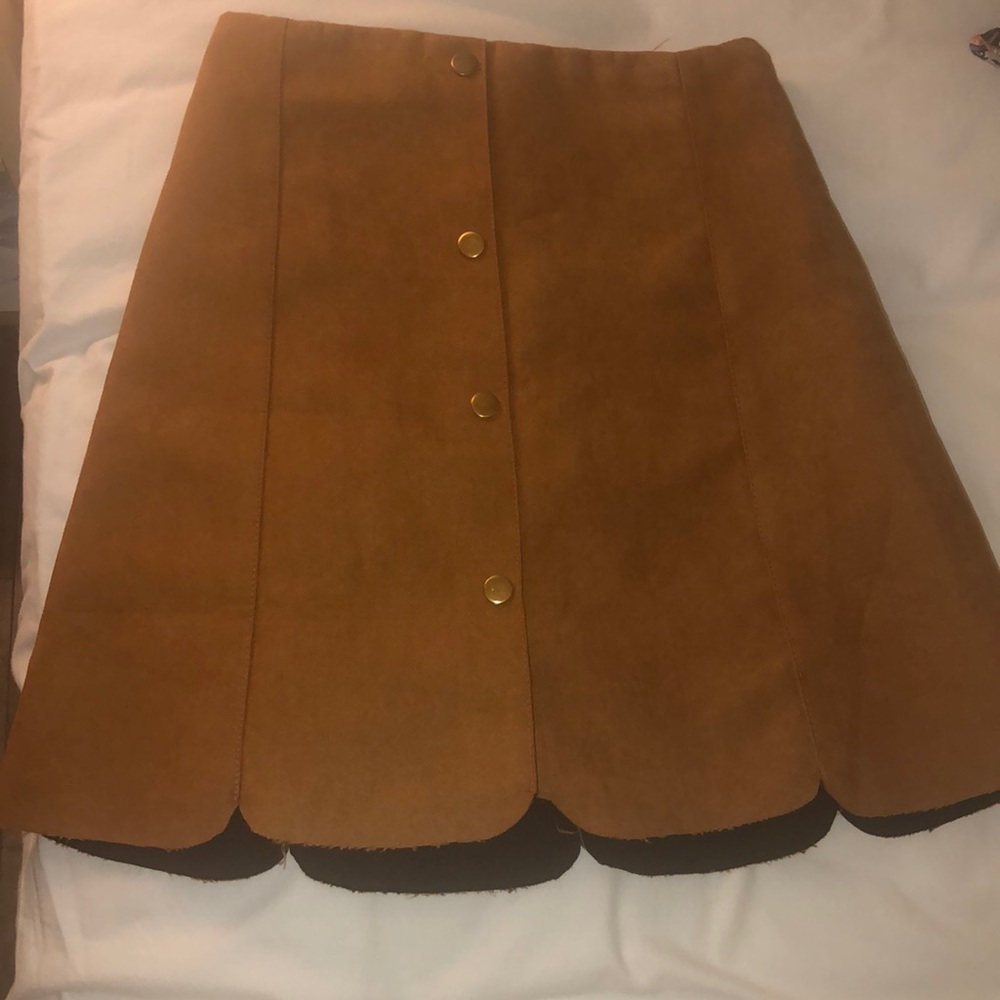 Faux suede scalloped skirt with zipper never worn